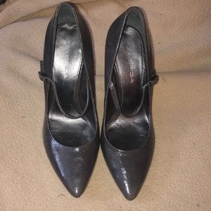 Via Spiga gray leather heels